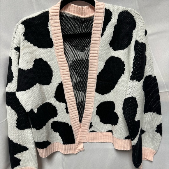 Woman’s plus size graphic cardigan sweater - Picture 2 of 4